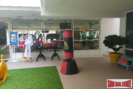 Baan Rajprasong Bangkok | Large Corner One Bedroom Condo for Sale in Lumphini-5