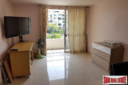39 Suites | Convenient and Modern Two Bedroom Condo on Sukhumvit 39, Phrom Phong-1
