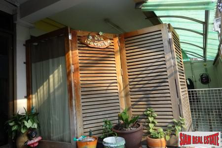 Jurdjun House | Apartment Building with Ready Investment Opportunity or Great Renovation Project at On Nut, Suan Luang-14