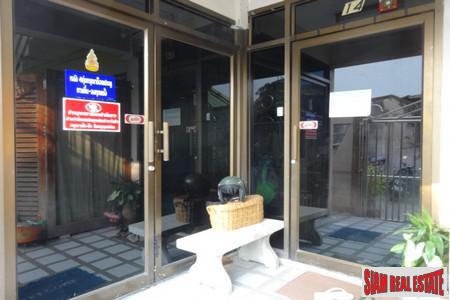 Jurdjun House | Apartment Building with Ready Investment Opportunity or Great Renovation Project at On Nut, Suan Luang-16