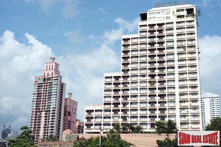 Monterey Place Condominium | 1 Bed Condo with Lake Views next to Queen Sirikit and Convention Centre MRT, Asoke-0