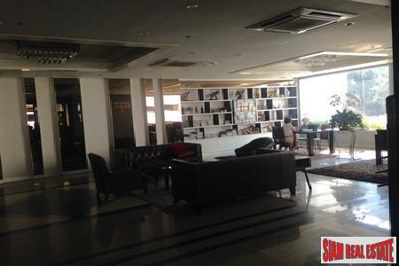 Witthayu Complex | Spacious One Bedroom on the 19th Floor in Phetchaburi, Bangkok-9