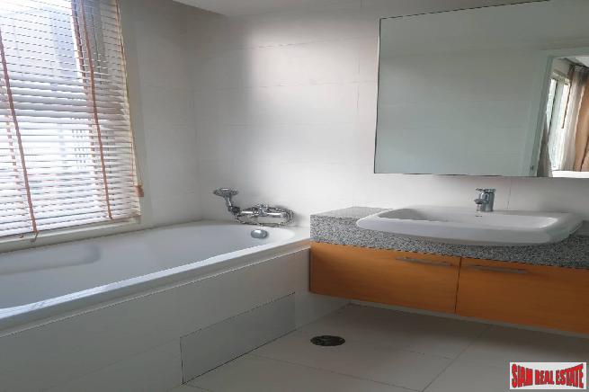 Manhattan Chidlom | Nicely Decorated 2 Bed Condo with Canal Views in Chidlom-9