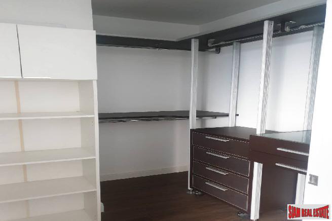 Manhattan Chidlom | Nicely Decorated 2 Bed Condo with Canal Views in Chidlom-5