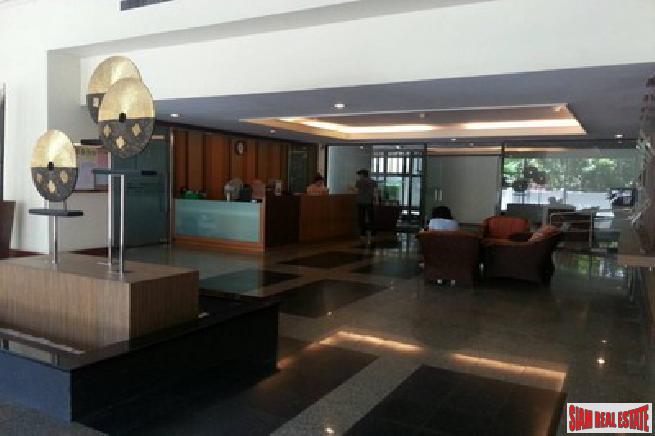 Richmond Palace | Three Bedroom Condo on the 11th floor on Sukhumvit 43, Bangkok-8