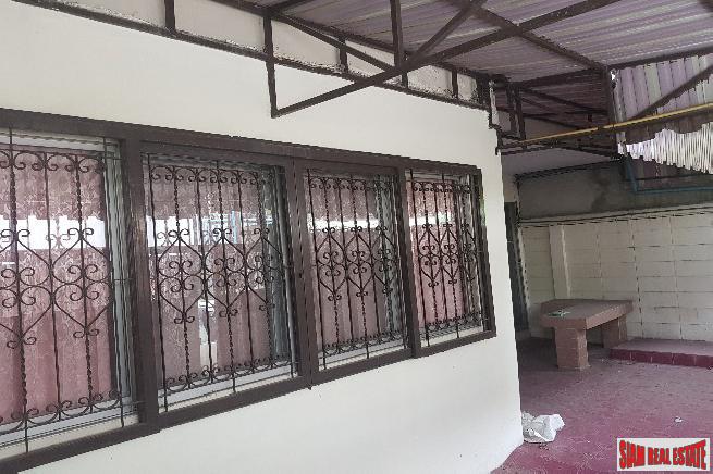 Ekkamai 22 | Two Storey Large Four Bedroom Townhouse for Sale-2