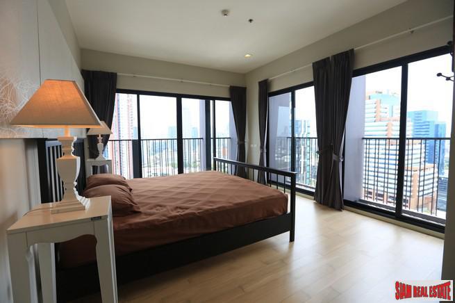 Noble Reveal Condominium | Two Bedroom Corner Condo with Wrap Around Windows and Fantastic City Views in Ekkamai-4