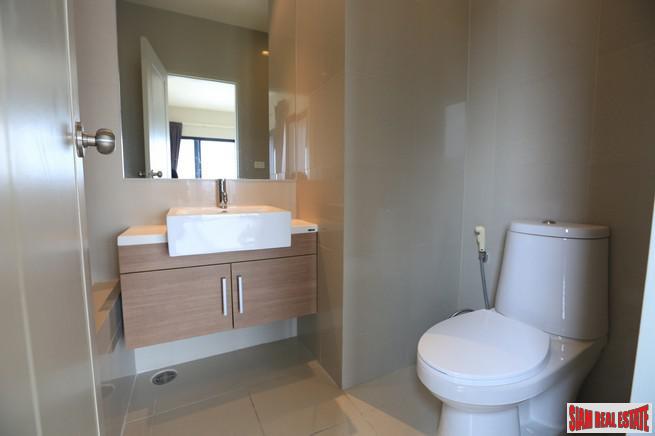 Noble Reveal Condominium | Two Bedroom Corner Condo with Wrap Around Windows and Fantastic City Views in Ekkamai-7