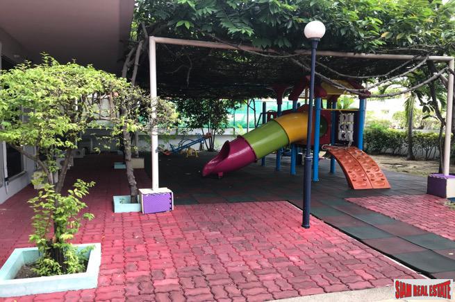 DS Tower 1 | Large Three Bedroom Family Condo with Pool Views on Sukhumvit 33-25