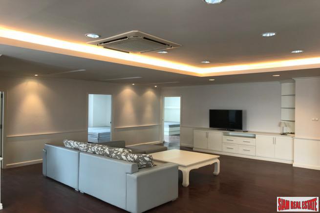 DS Tower 1 | Large Three Bedroom Family Condo with Pool Views on Sukhumvit 33-7