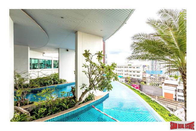 Sky Walk Condo | Spectacular City Views from the 32nd floor on Sukhumvit 69, Bangkok-0