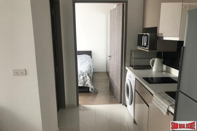 Trapezo Sukhumvit 16 | Furnished One Bedroom Condo Close to Benchakiti Park-11