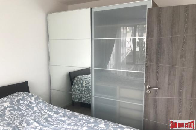 Trapezo Sukhumvit 16 | Furnished One Bedroom Condo Close to Benchakiti Park-5
