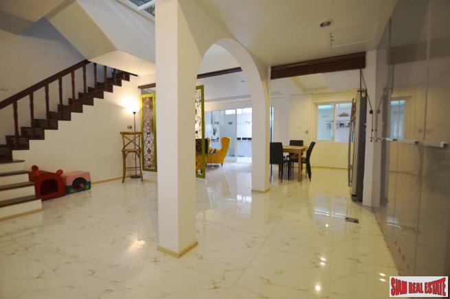 Leo Classic Place | Large Three Storey Family Townhouse on Sukhumvit 39-1