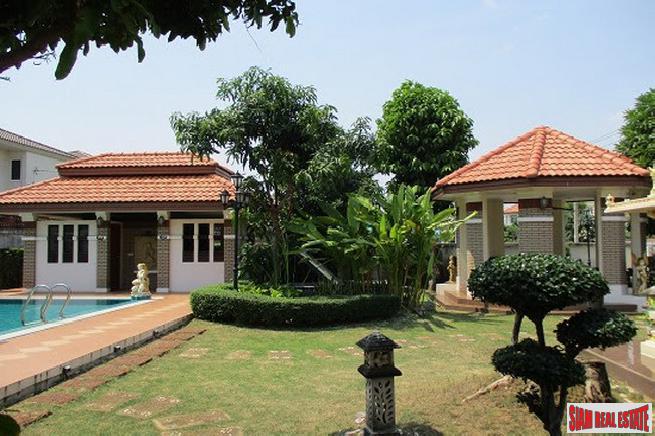 De Ville Srinakarin | Magnificent Two Storey Home with Gardens and Private Pool in Bangna-9