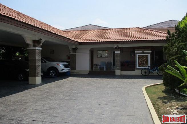 De Ville Srinakarin | Magnificent Two Storey Home with Gardens and Private Pool in Bangna-13