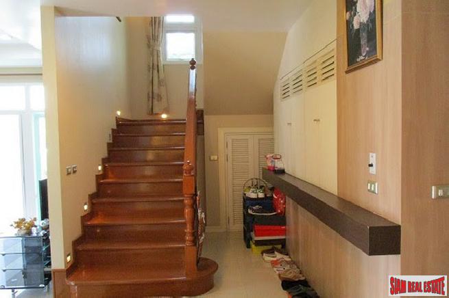 De Ville Srinakarin | Magnificent Two Storey Home with Gardens and Private Pool in Bangna-15