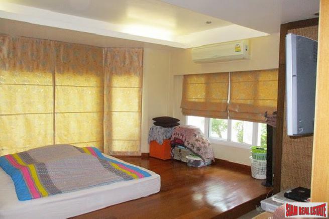 De Ville Srinakarin | Magnificent Two Storey Home with Gardens and Private Pool in Bangna-16