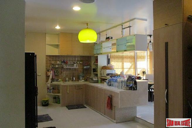De Ville Srinakarin | Magnificent Two Storey Home with Gardens and Private Pool in Bangna-17