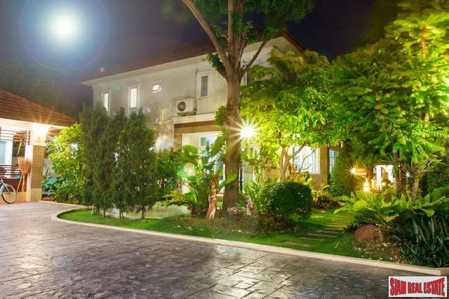 De Ville Srinakarin | Magnificent Two Storey Home with Gardens and Private Pool in Bangna-19