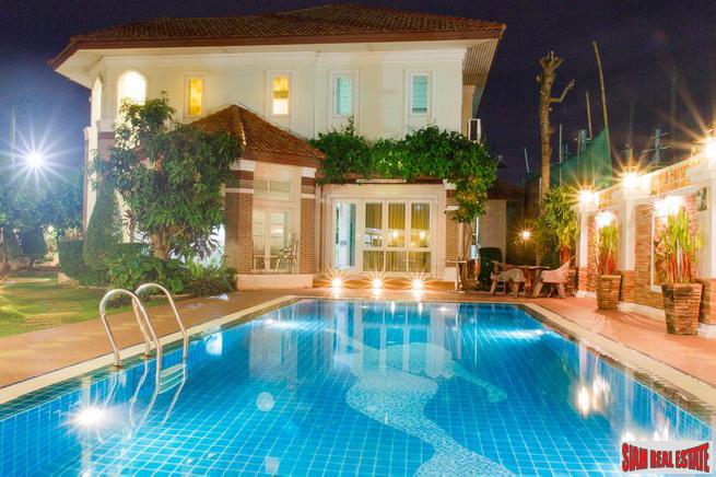 De Ville Srinakarin | Magnificent Two Storey Home with Gardens and Private Pool in Bangna-20