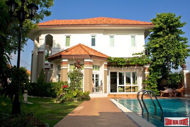 De Ville Srinakarin | Magnificent Two Storey Home with Gardens and Private Pool in Bangna-21