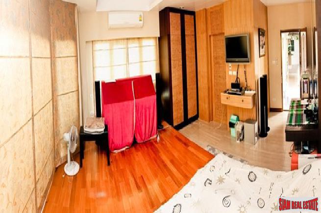 De Ville Srinakarin | Magnificent Two Storey Home with Gardens and Private Pool in Bangna-23