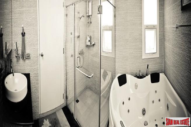 De Ville Srinakarin | Magnificent Two Storey Home with Gardens and Private Pool in Bangna-24