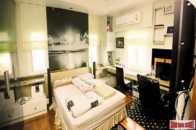 De Ville Srinakarin | Magnificent Two Storey Home with Gardens and Private Pool in Bangna-25