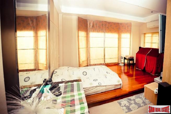 De Ville Srinakarin | Magnificent Two Storey Home with Gardens and Private Pool in Bangna-26