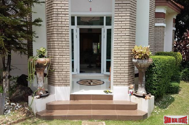 De Ville Srinakarin | Magnificent Two Storey Home with Gardens and Private Pool in Bangna-2