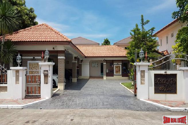 De Ville Srinakarin | Magnificent Two Storey Home with Gardens and Private Pool in Bangna-3