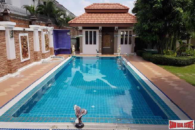 De Ville Srinakarin | Magnificent Two Storey Home with Gardens and Private Pool in Bangna-6