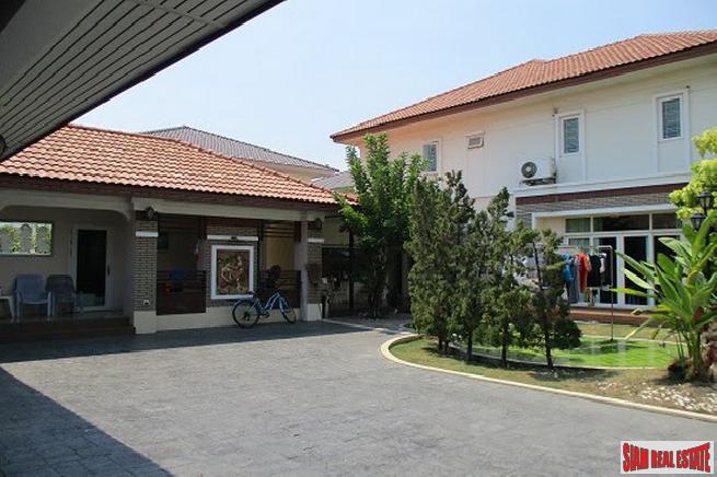De Ville Srinakarin | Magnificent Two Storey Home with Gardens and Private Pool in Bangna-7