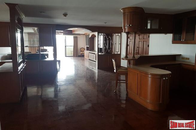 Oriental Towers Condo | Large Three Bedroom Family Condo with Pool and City Views in Ekkamai-13