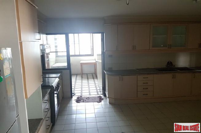 Oriental Towers Condo | Large Three Bedroom Family Condo with Pool and City Views in Ekkamai-22