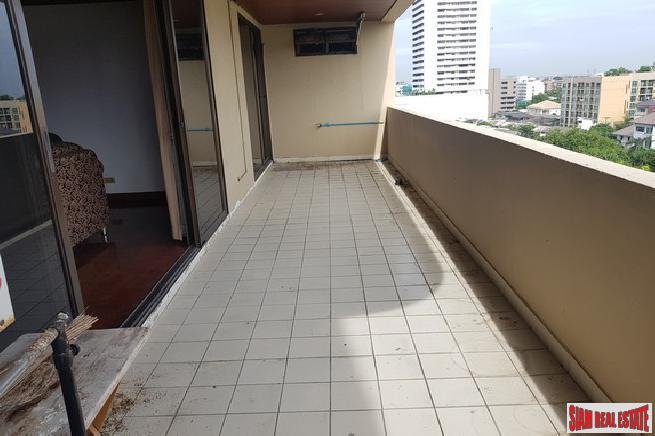 Oriental Towers Condo | Large Three Bedroom Family Condo with Pool and City Views in Ekkamai-25