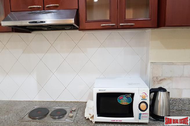 Saranjai Mansion | Large One Bedroom with Balcony and Pool View for Rent on Sukhumvit 6, Bangkok-9