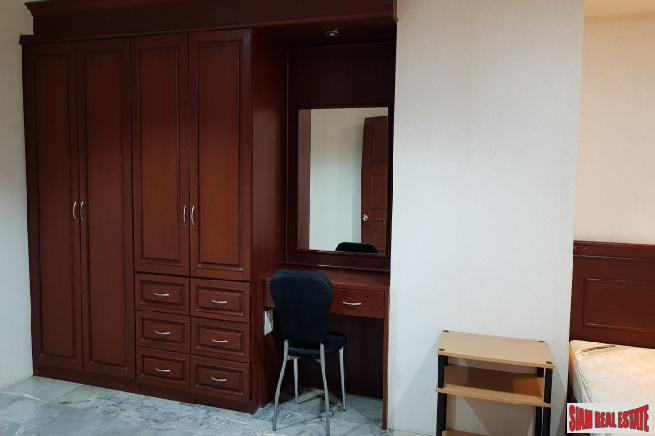 Saranjai Mansion | Large One Bedroom with Balcony and Pool View for Rent on Sukhumvit 6, Bangkok-11