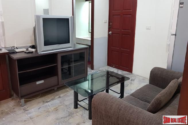Saranjai Mansion | Large One Bedroom with Balcony and Pool View for Rent on Sukhumvit 6, Bangkok-12