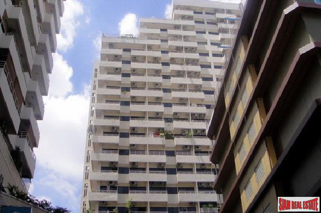 Saranjai Mansion | Large One Bedroom with Balcony and Pool View for Rent on Sukhumvit 6, Bangkok-1