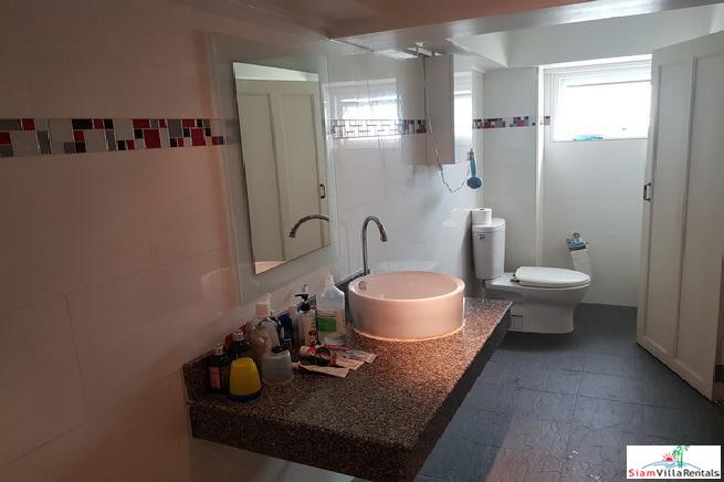 Family-Style Townhouse with Five Bedrooms in the Center of the City, Phrom Phong-13