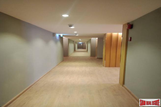 Grand New Residential Condo in its on Community at Bangna, close to Suvarnabhumi International Airport - 7% Rental Guarantee for 5 years on the Last 2 Units!-23