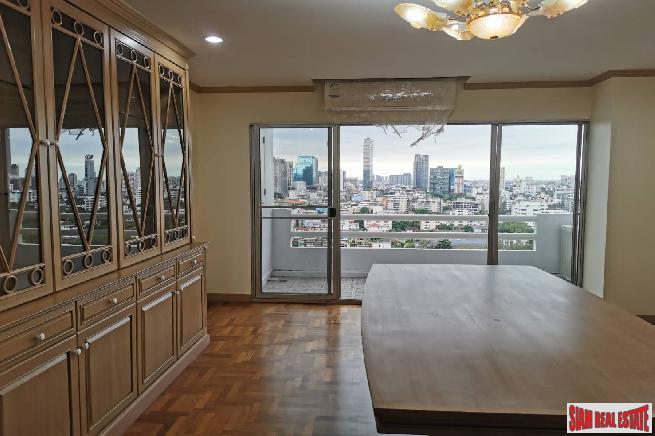 Regent on the Park 3 | Expansive City Views from This Three Bedroom Condo in Phrom Phong