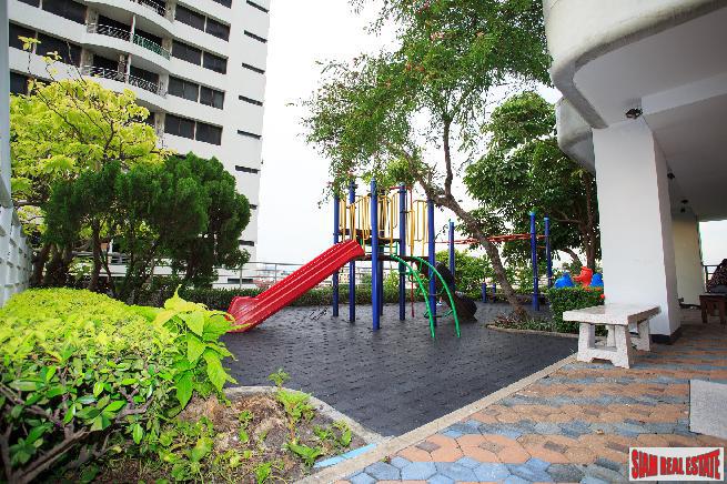 Regent on the Park 3 | Expansive City Views from This Three Bedroom Condo in Phrom Phong