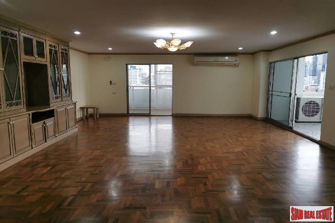 Regent on the Park 3 | Expansive City Views from This Three Bedroom Condo in Phrom Phong