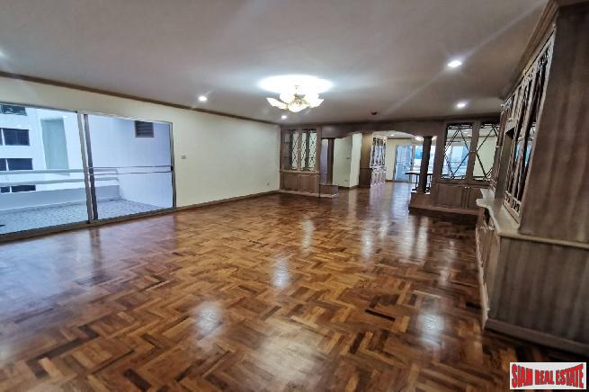 Regent on the Park 3 | Expansive City Views from This Three Bedroom Condo in Phrom Phong