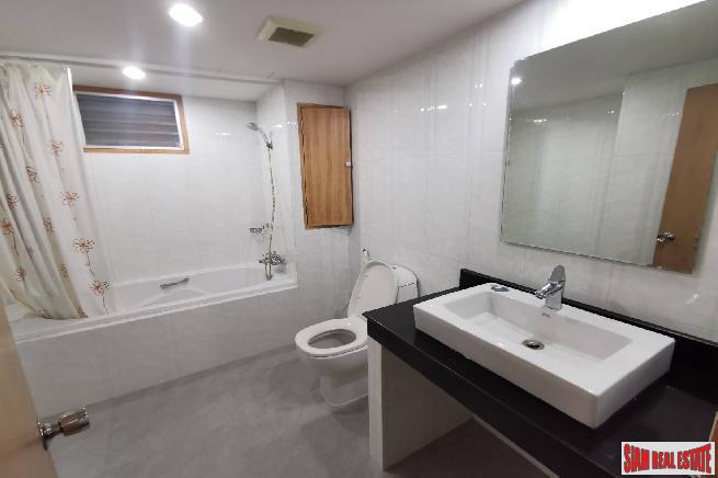 Regent on the Park 3 | Expansive City Views from This Three Bedroom Condo in Phrom Phong