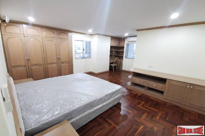 Regent on the Park 3 | Expansive City Views from This Three Bedroom Condo in Phrom Phong