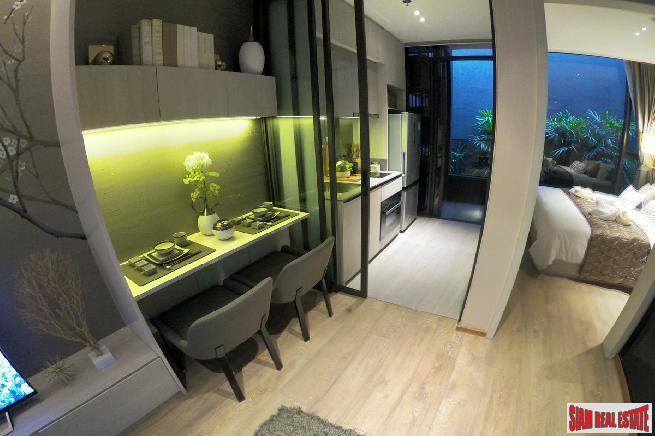 Luxury New Condo Nearing Completion by Japanese and Thai Developers Located between Thong Lor and Ekkamai - One Bed Units - Free Full Furniture or Cash Discount!-16